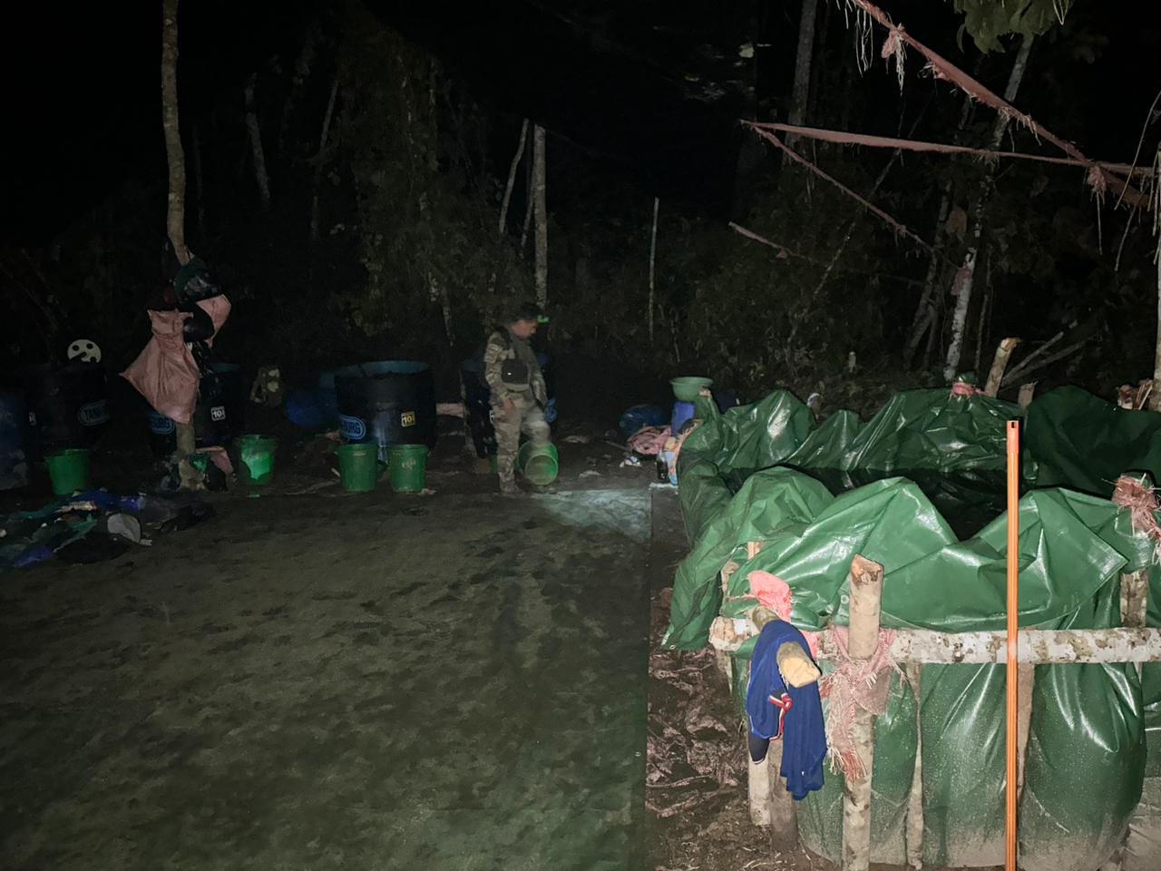 Fuerza antinarcóticos destruye siete fábricas móviles de cocaína y aprehende a seis personas en Cochabamba