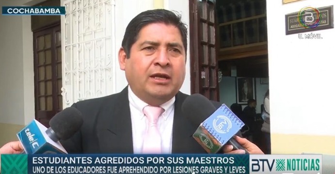 Imputan a profesor que agredió a un niño con una regla de madera en Cochabamba