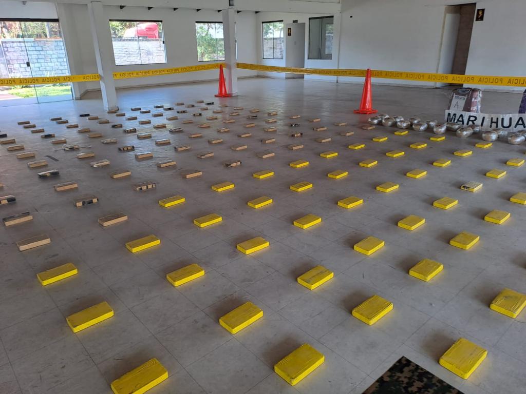 La cocaína incautada en operativos de la Aduana y FELCN. Foto: Aduana.