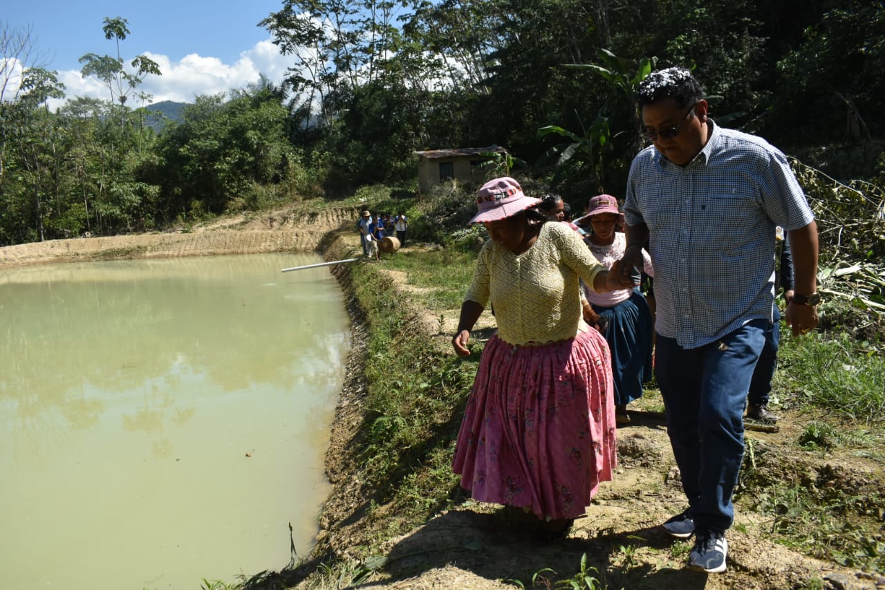 Entrega de pozas para la producción piscícola en La Asunta. Foto: MDRyT.