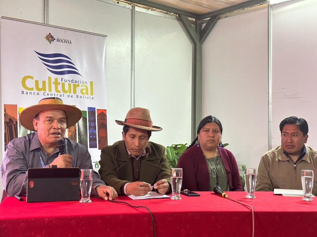 Conversatorio sobre lenguas destaca la reivindicación de los pueblos indígena originarios en la FIL 2023