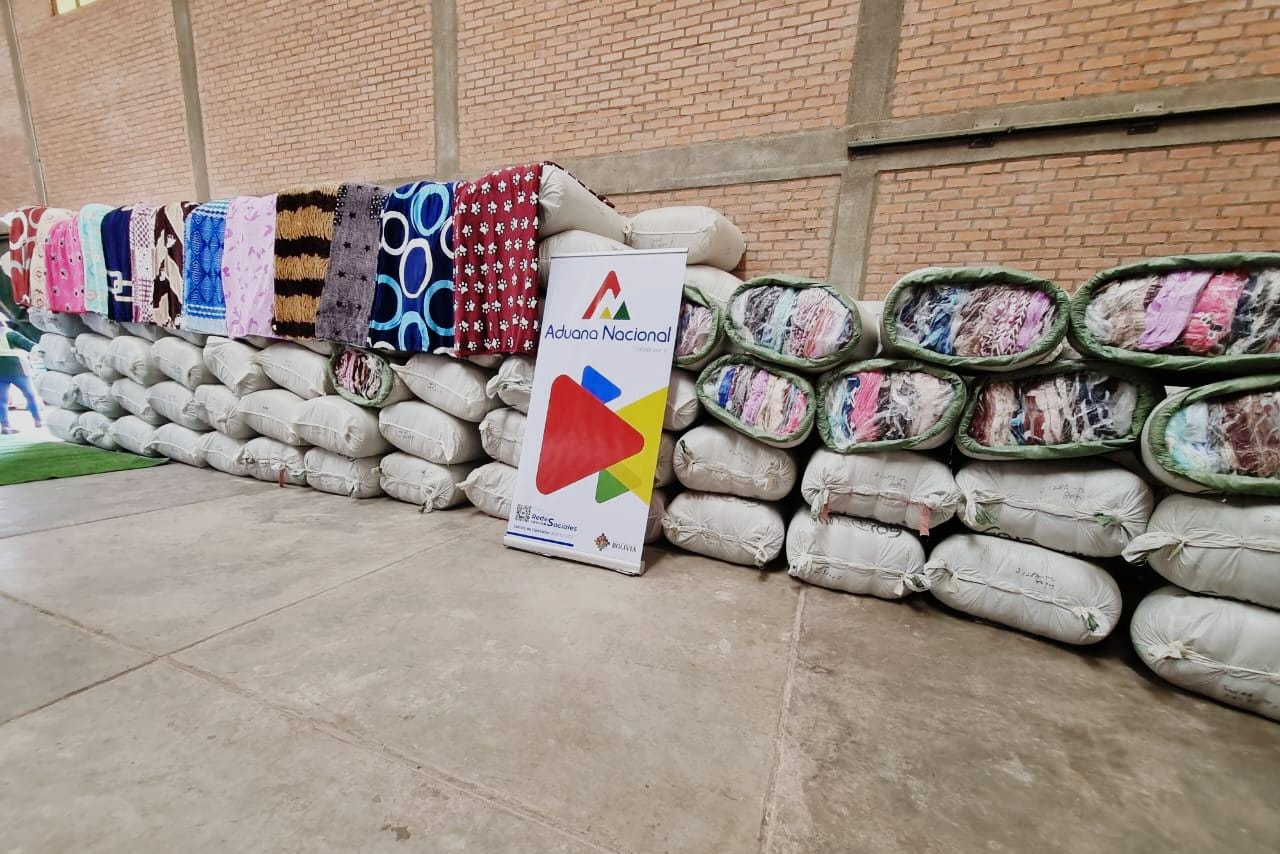 Comisan 19 t de frazadas y papel higiénico chinos valuados en medio millón de bolivianos 