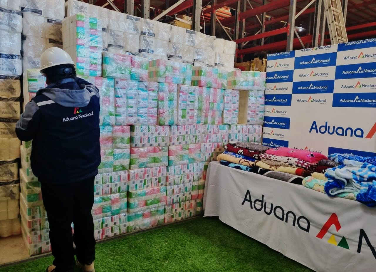 Comisan 19 t de frazadas y papel higiénico chinos valuados en medio millón de bolivianos 