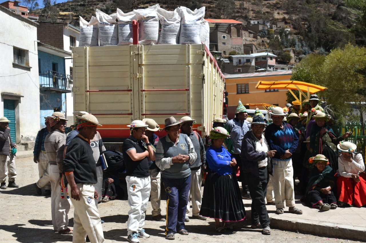 En Charazani entregan insumos agropecuarios a más de 1.000 familias para reactivar su economía