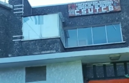 Policía resguarda instalaciones de la CSUTCB en La Paz para evitar disturbios 