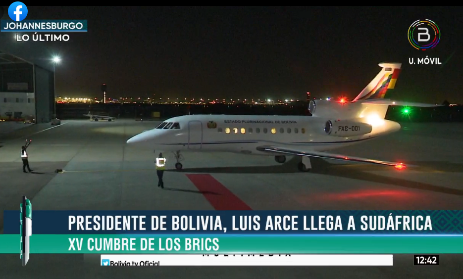 El presidente Luis Arce arribó a Johannesburgo, Sudáfrica, para participar en la Cumbre de los BRICS. Captura.