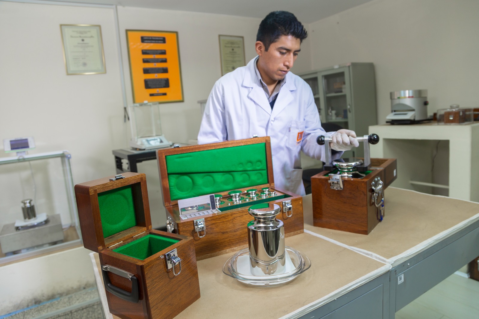 Laboratorios de Ibmetro prestan más de 100 servicios para garantizar calidad de la industria boliviana