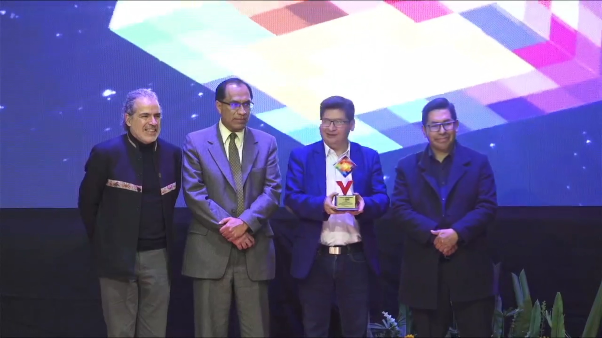 Economía recibe galardón a la innovación tecnológica por plataforma que permite pagos en línea a entidades autónomas