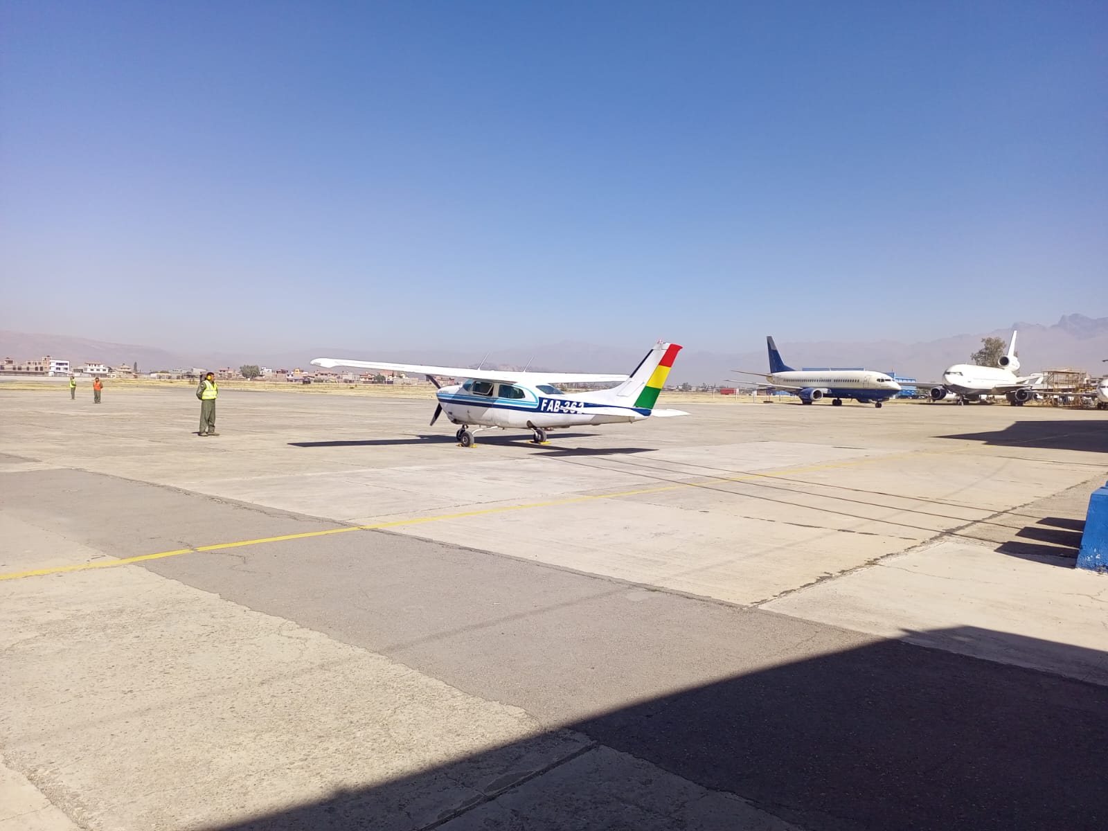 Comando Estratégico realiza sobrevuelo para verificar posibles incendios en Cochabamba