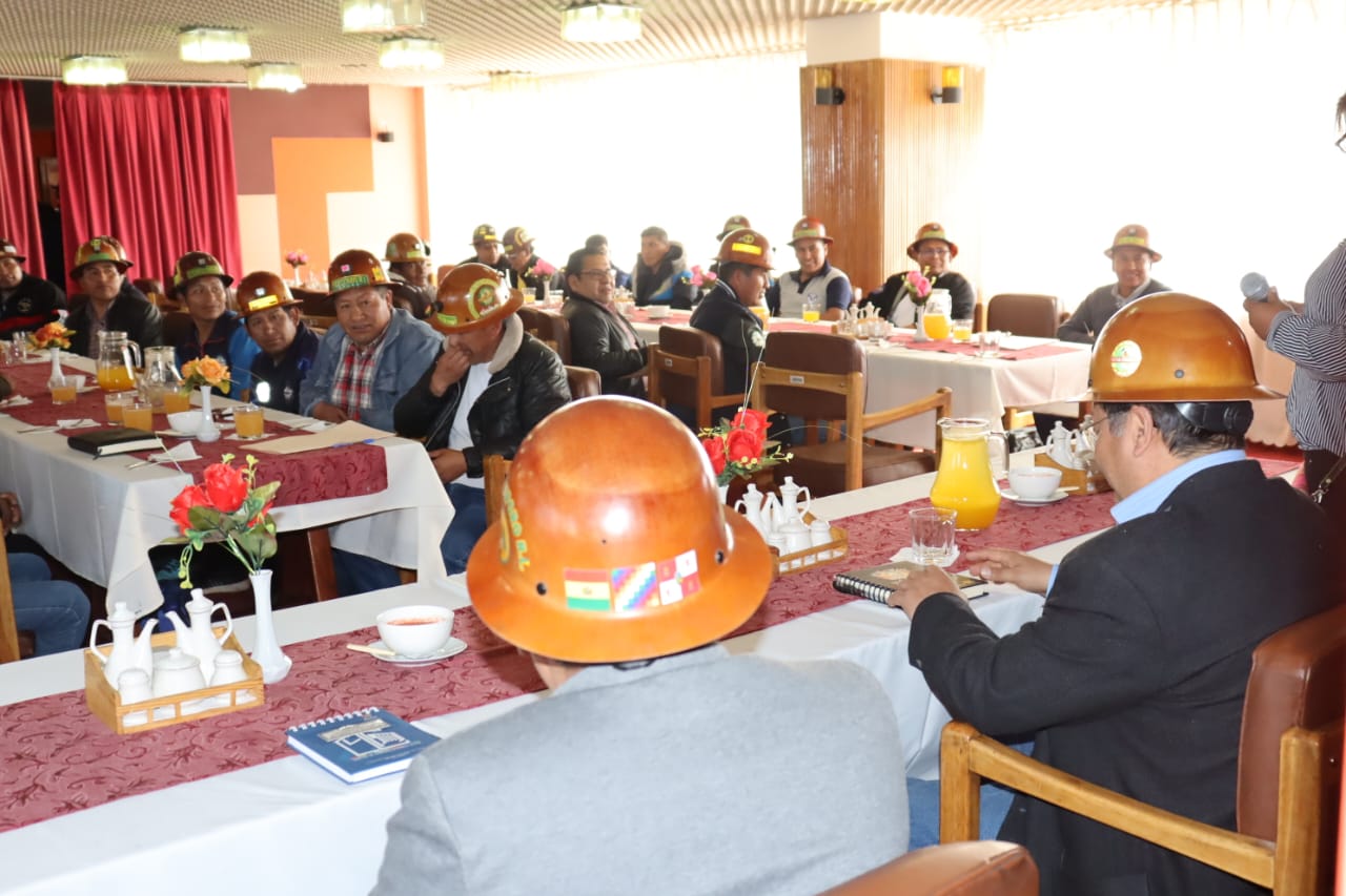 Arce y cooperativistas en Oruro acuerdan acciones para fortalecer el sector