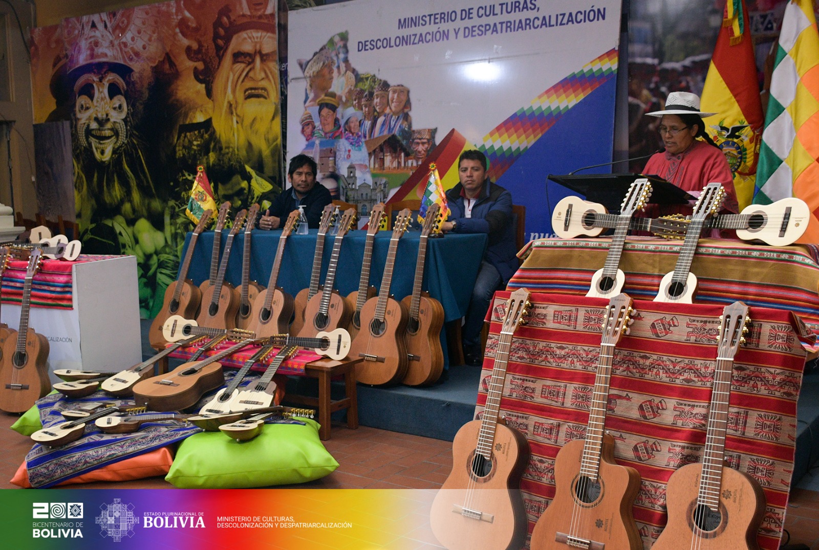 Culturas invita a niños y jóvenes a participar del taller de charango y guitarra