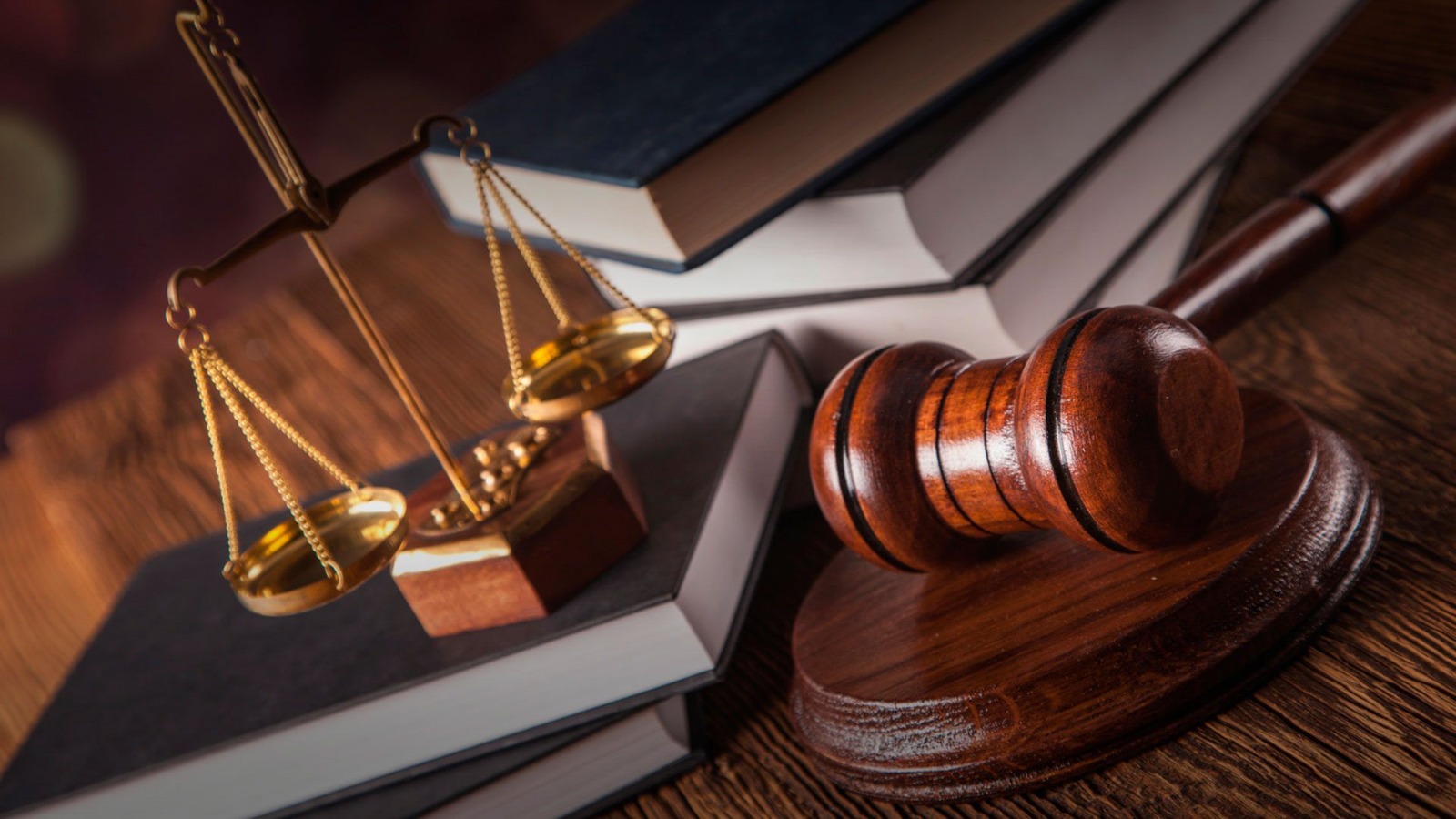 Gobierno insta a la población a denunciar a “malos abogados” ante el Tribunal de Ética de la Abogacía 