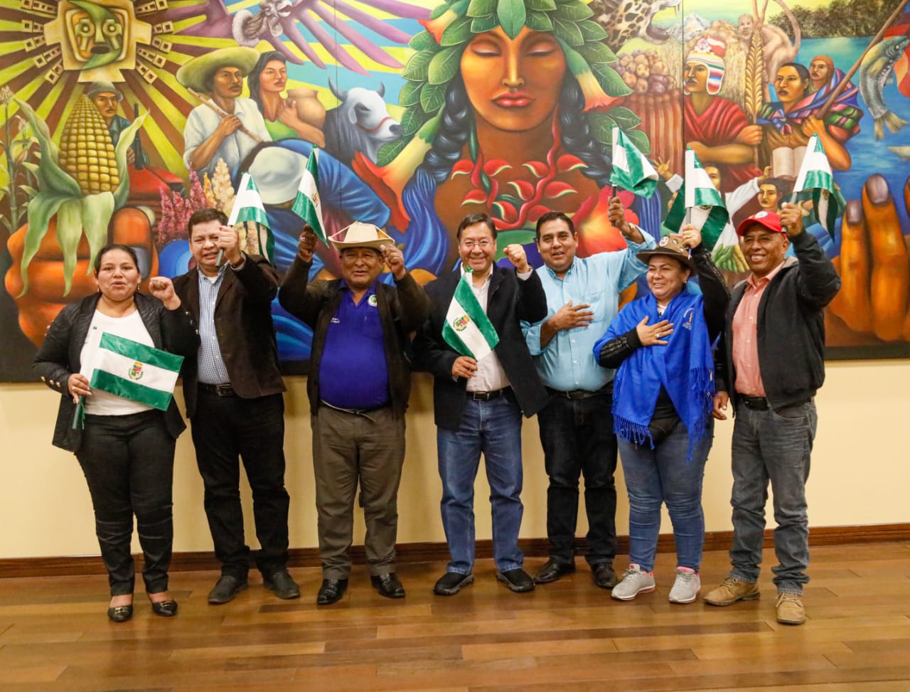 Arce y autoridades y dirigentes acuerdan agenda de obras y trabajo para el mes aniversario cruceño