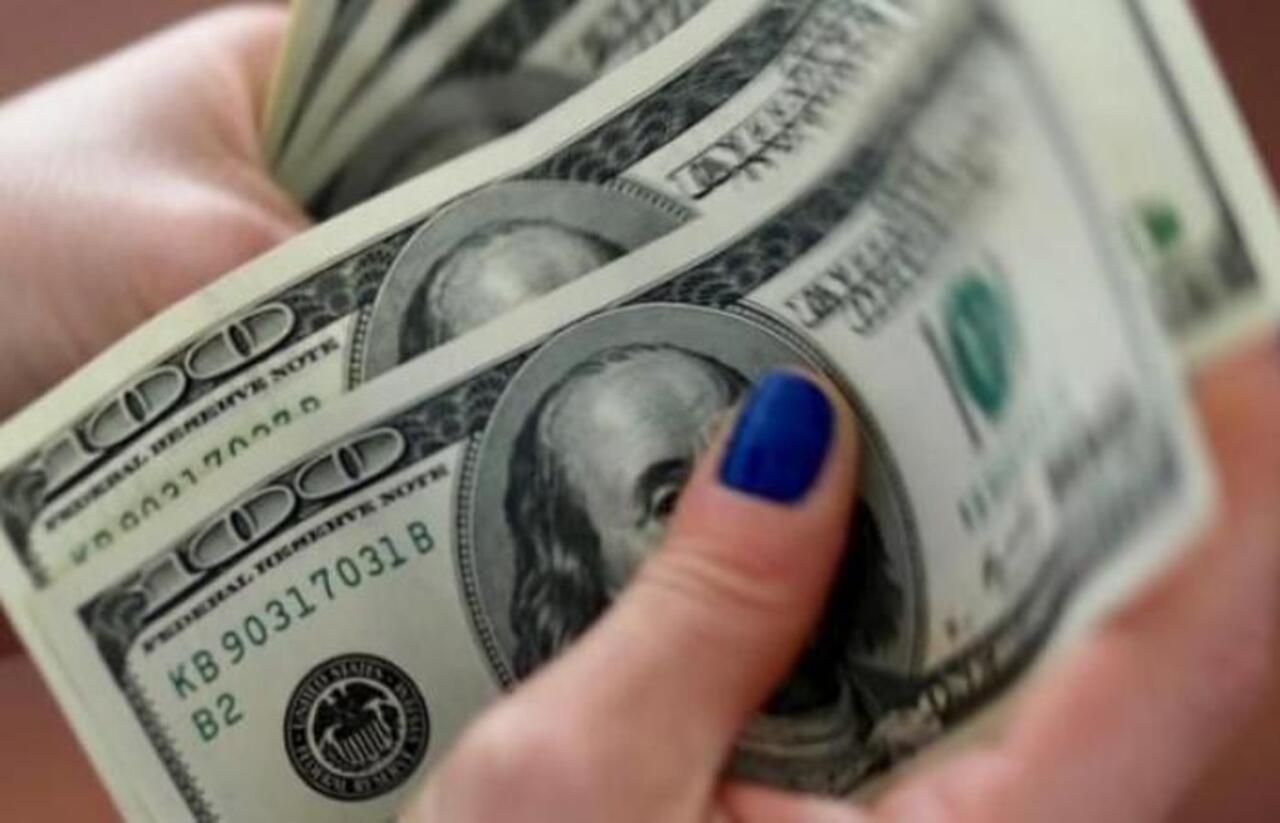 Presidente destaca disminución en venta directa de dólares que apunta a estabilizarse hasta fin de año