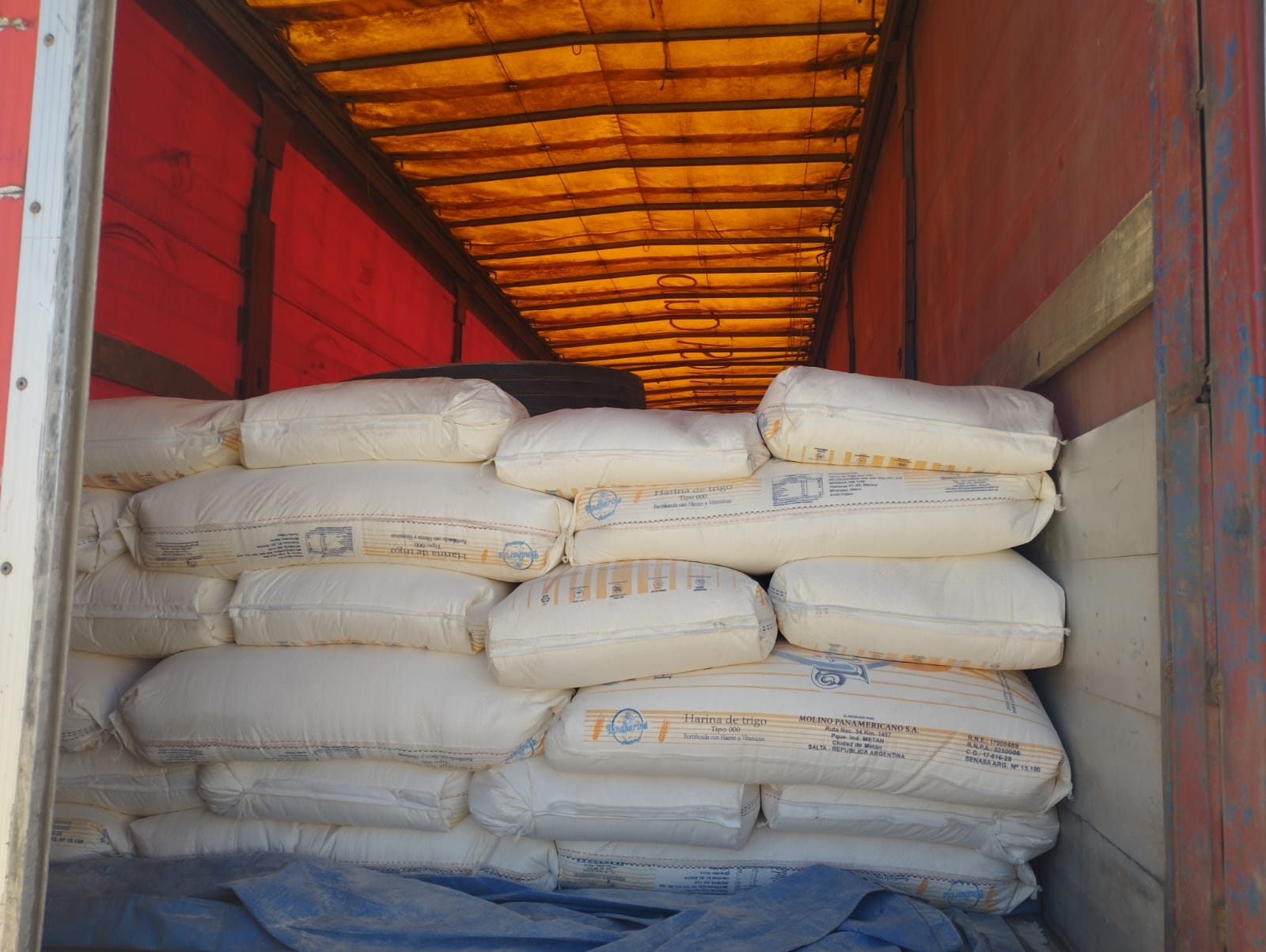 Comisan 500 quintales de harina y 25 cajas de aceite de contrabando 