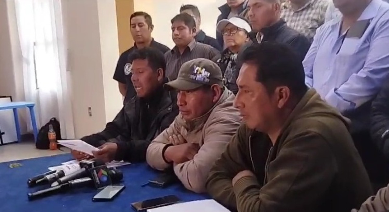 “Evistas” retroceden y suspenden el bloqueo de caminos hasta el 16 de octubre