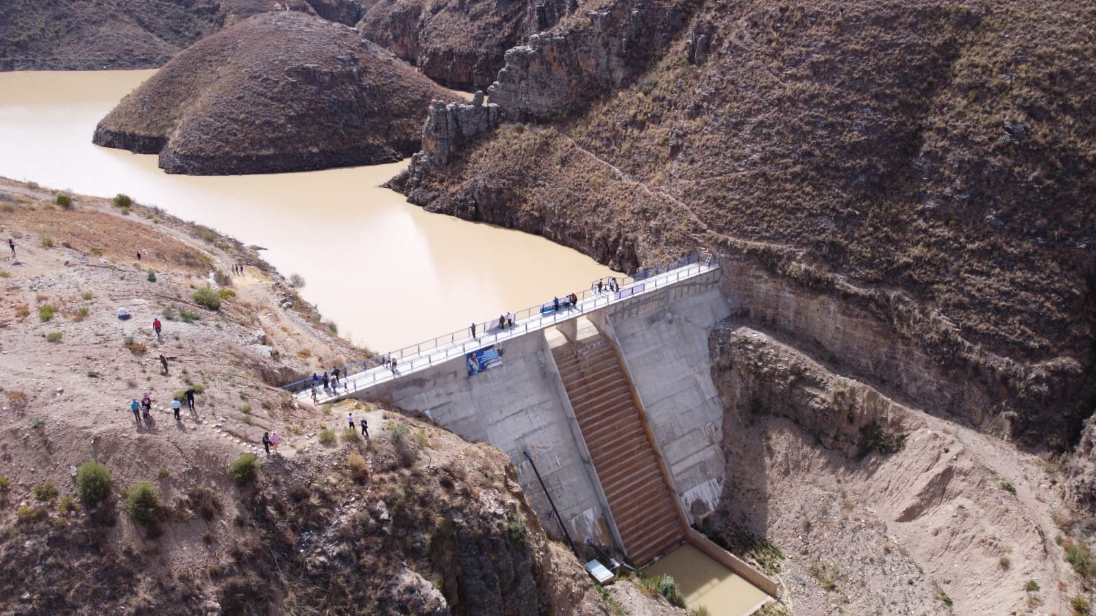 Invierten Bs 16,5 millones: Amplían represa en Cochabamba para apoyar la agricultura y luchar contra la crisis climática