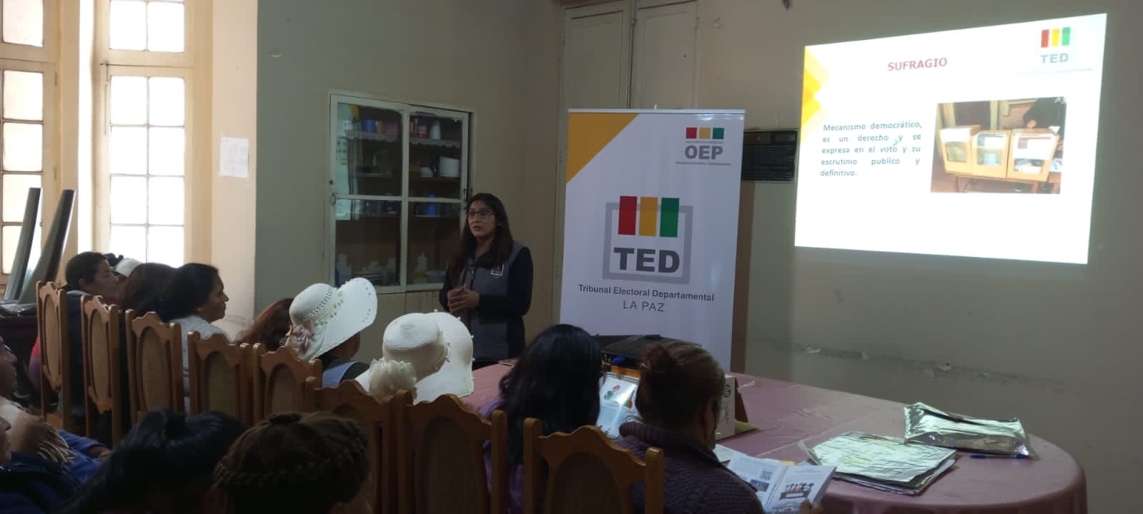 TED La Paz capacita a internas del centro penitenciario de Obrajes para la elección de sus representantes