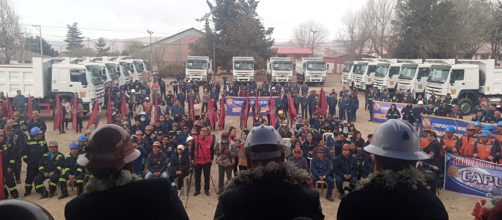 Comibol dota 14 volquetas a empresas filiales para fortalecer la producción minera