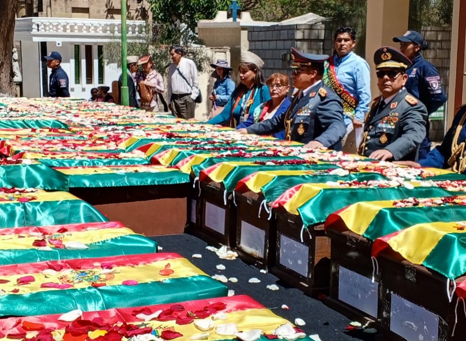 Ejército acompaña traslado a pabellón de restos de excombatientes de la Guerra del Chaco 