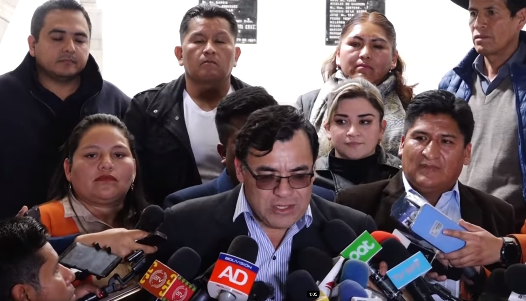 Presidente de Diputados pide a huelguistas deponer actitudes que van en contra del trabajo legislativo