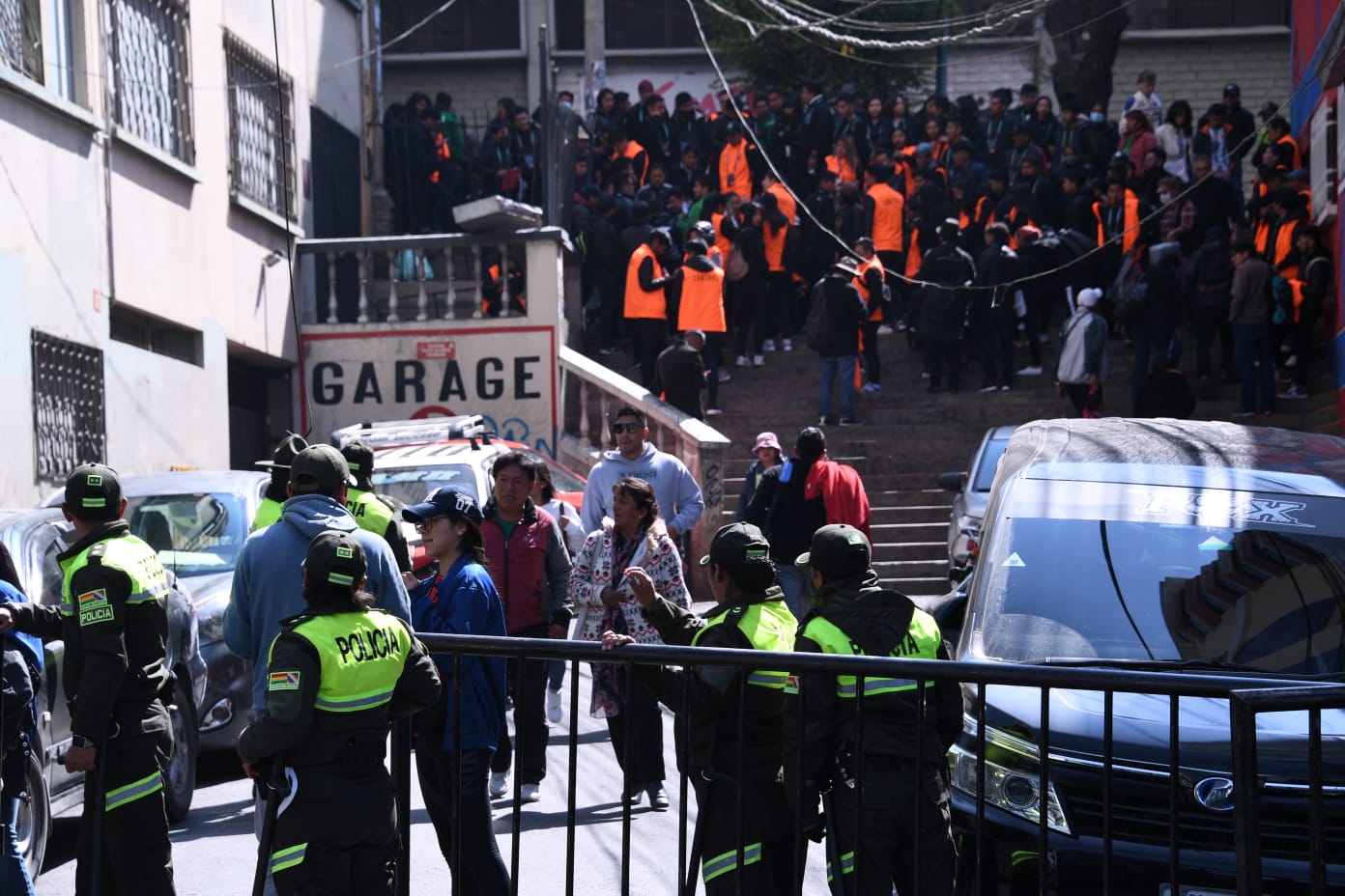 Policía despliega a 2.600 efectivos y cierra vías para garantizar seguridad en el partido Bolivia vs Argentina