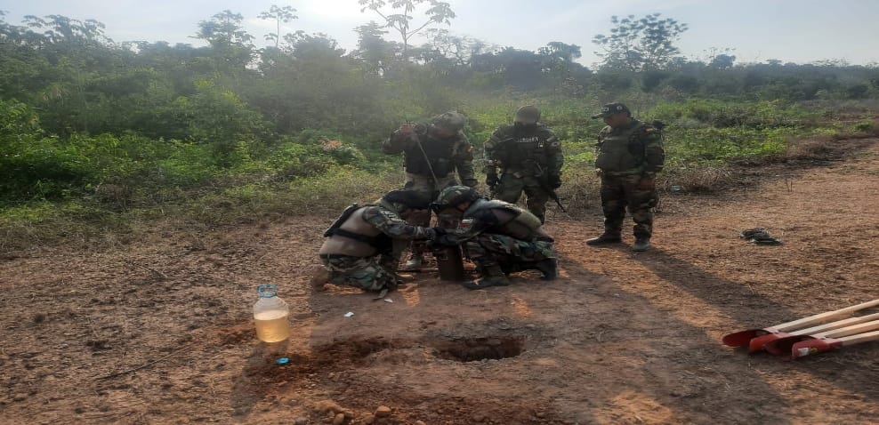 Felcn destruye pista clandestina en la provincia Iténez