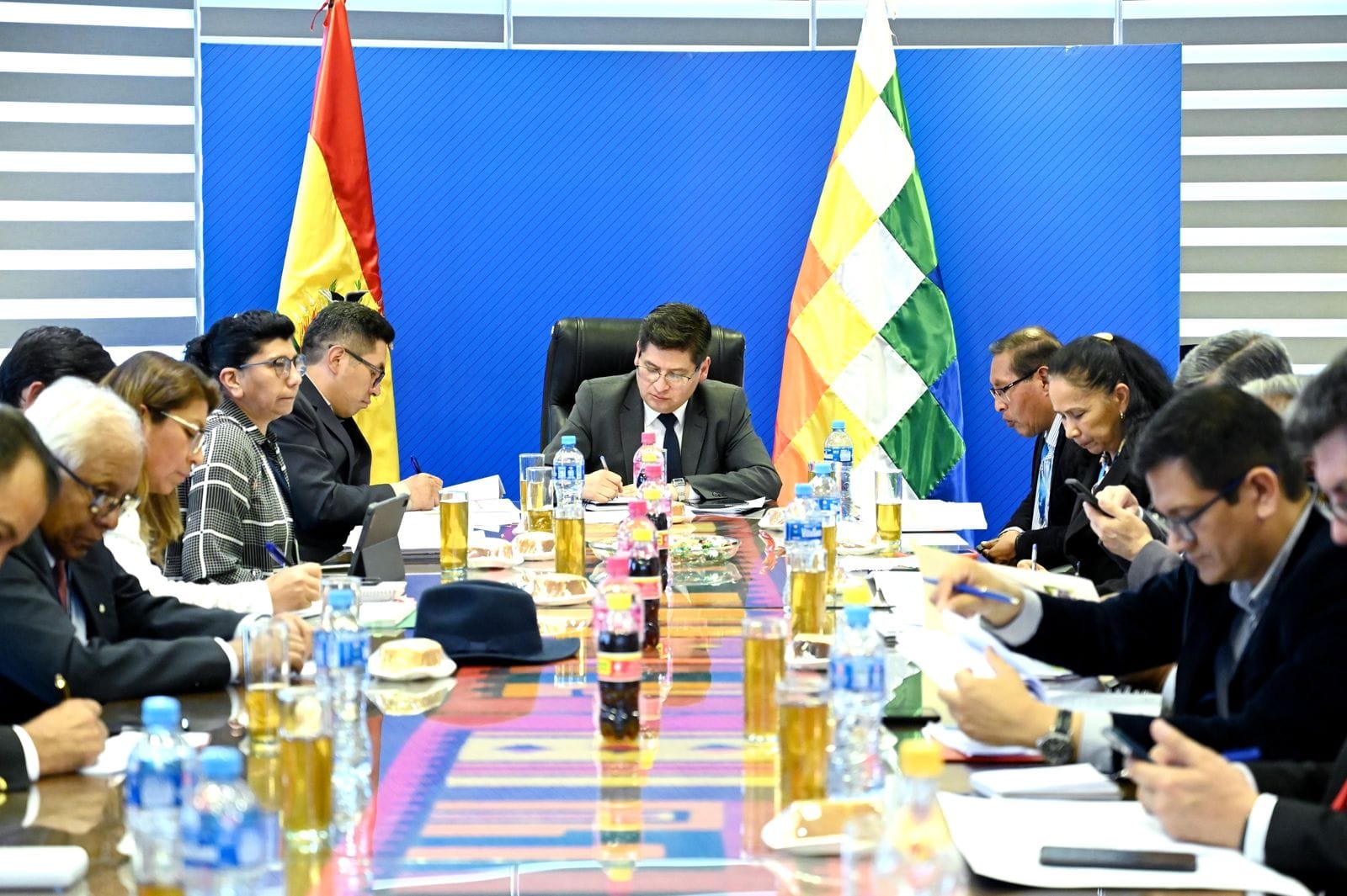 Economía y universidad públicas acuerdan mesas técnicas para “la asignación de recursos extraordinarios”