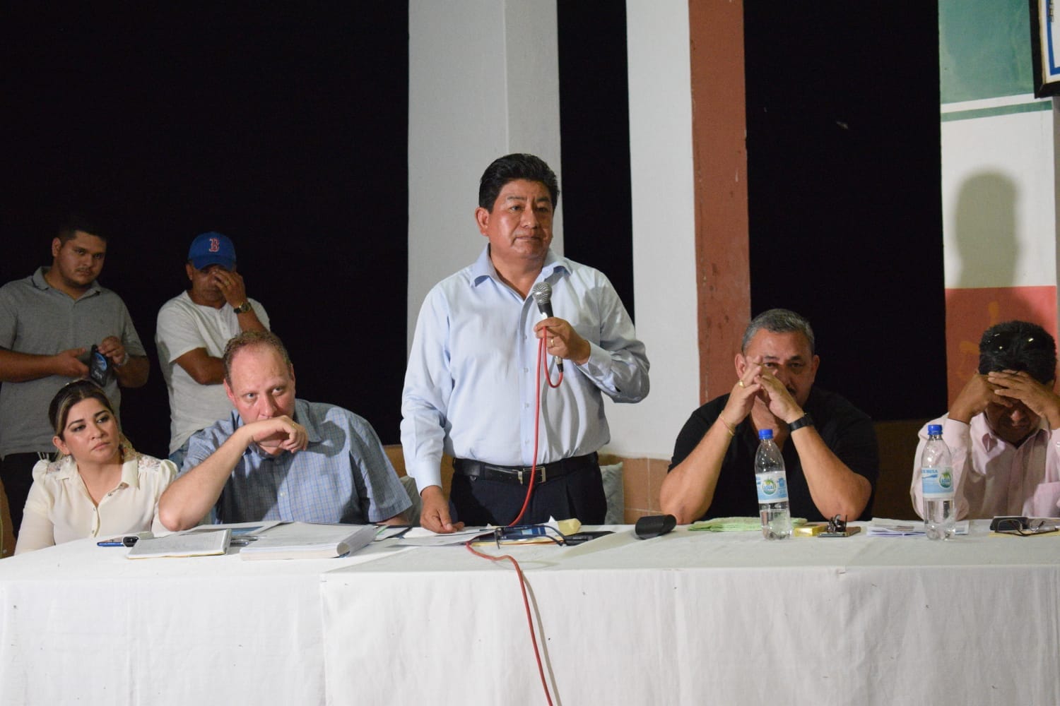 Comisión de autoridades del Gobierno logra salir de Guayaramerín tras ser retenida