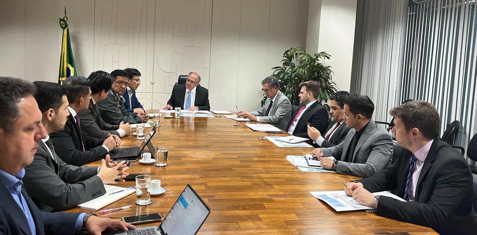 Bolivia y Brasil conversan sobre interconexión eléctrica e inversión en exploración de hidrocarburos y plantas de fertilizantes