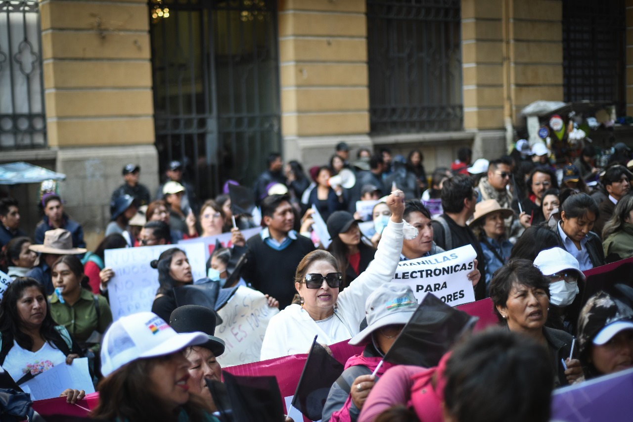 Cientos realizan mitin para exigir tratamiento del proyecto contra imprescriptibilidad de delitos sexuales 