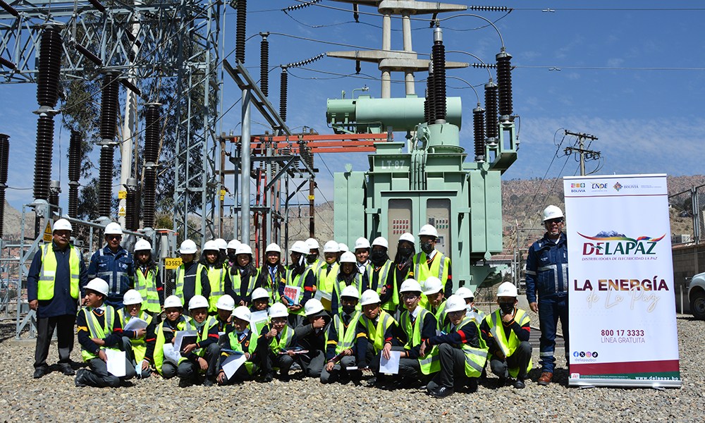 Socializan sobre uso eficiente de electricidad con estudiantes y universitarios de La Paz y El Alto
