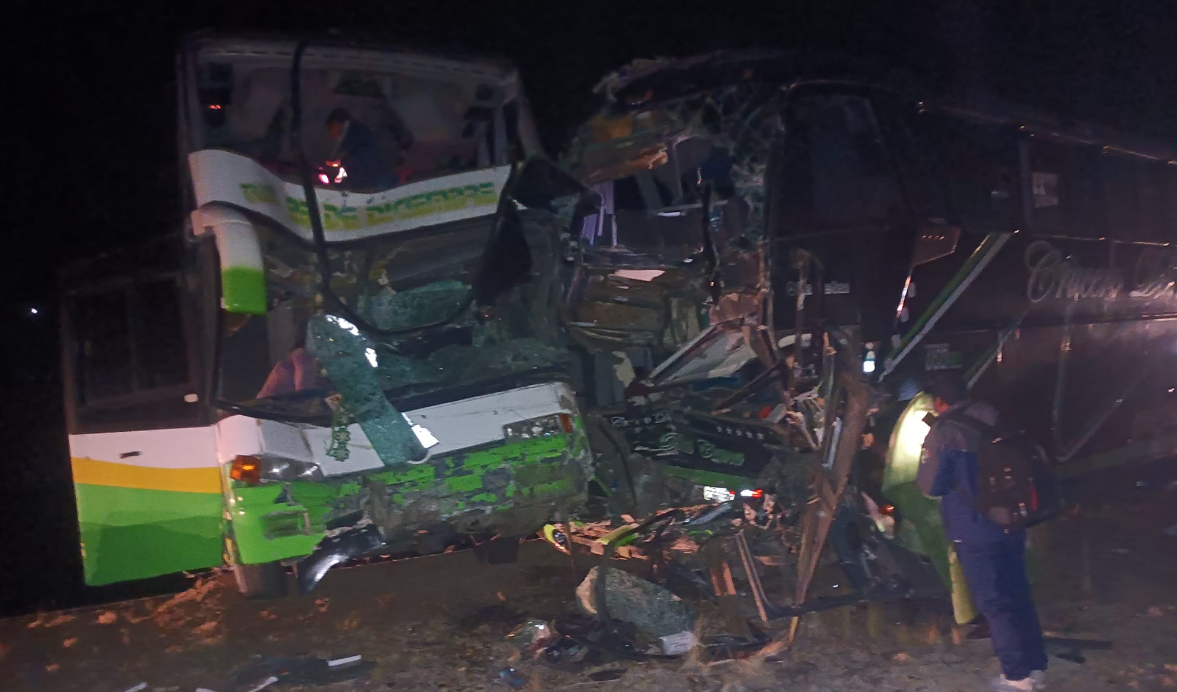 Siniestro vial en la ruta Oruro - Uyuni deja 12 heridos