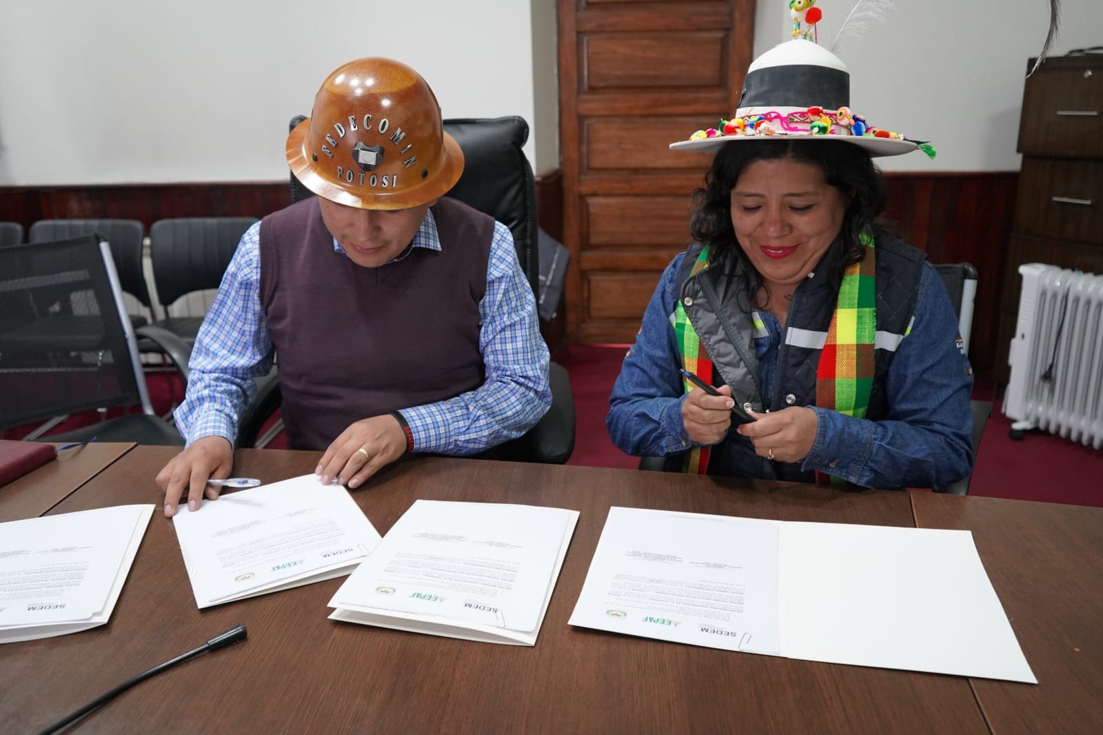 Firman convenio de transferencia de inmueble para emplazar Planta de Agroinsumos en Potosí