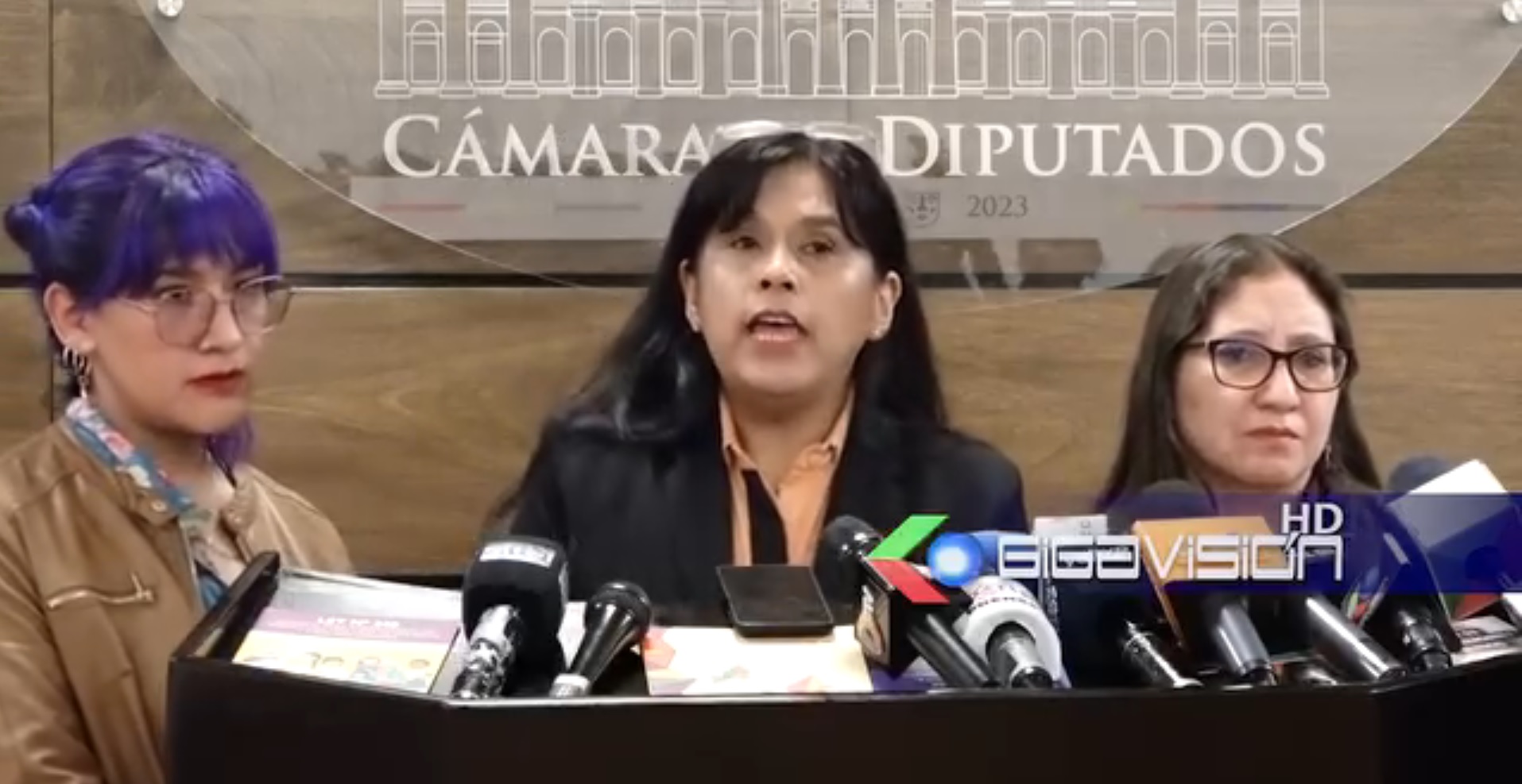 Diputadas de CC denuncian fascismo en alianza de Mesa y presentan denuncia por violencia política