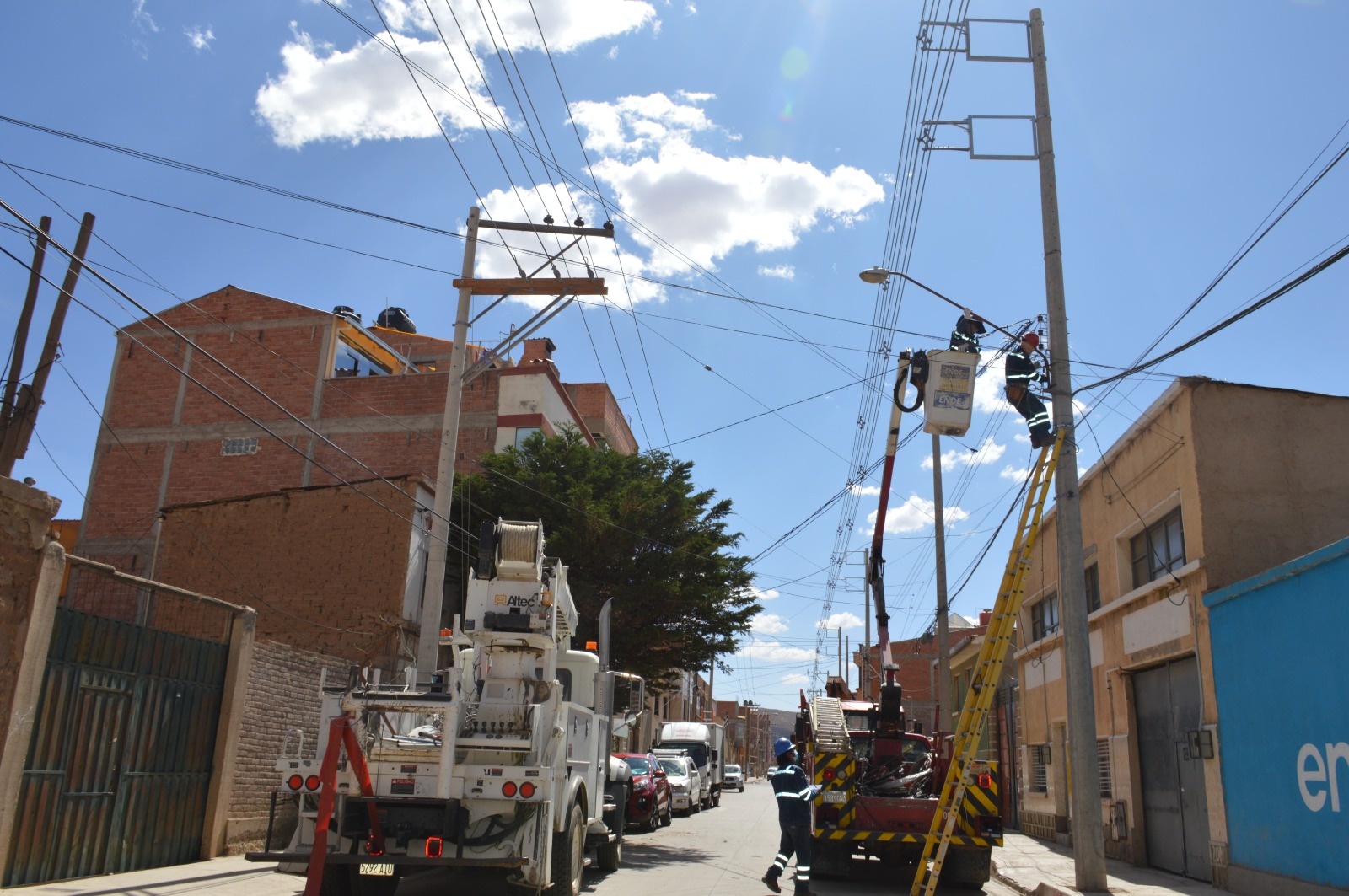 Oruro estrena nueva red eléctrica compacta para fortalecer la continuidad del suministro