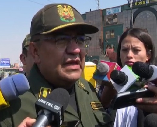 Más de 1.000 personas varadas por bloqueos en el Trópico, Policía intenta persuadir a grupos radicales