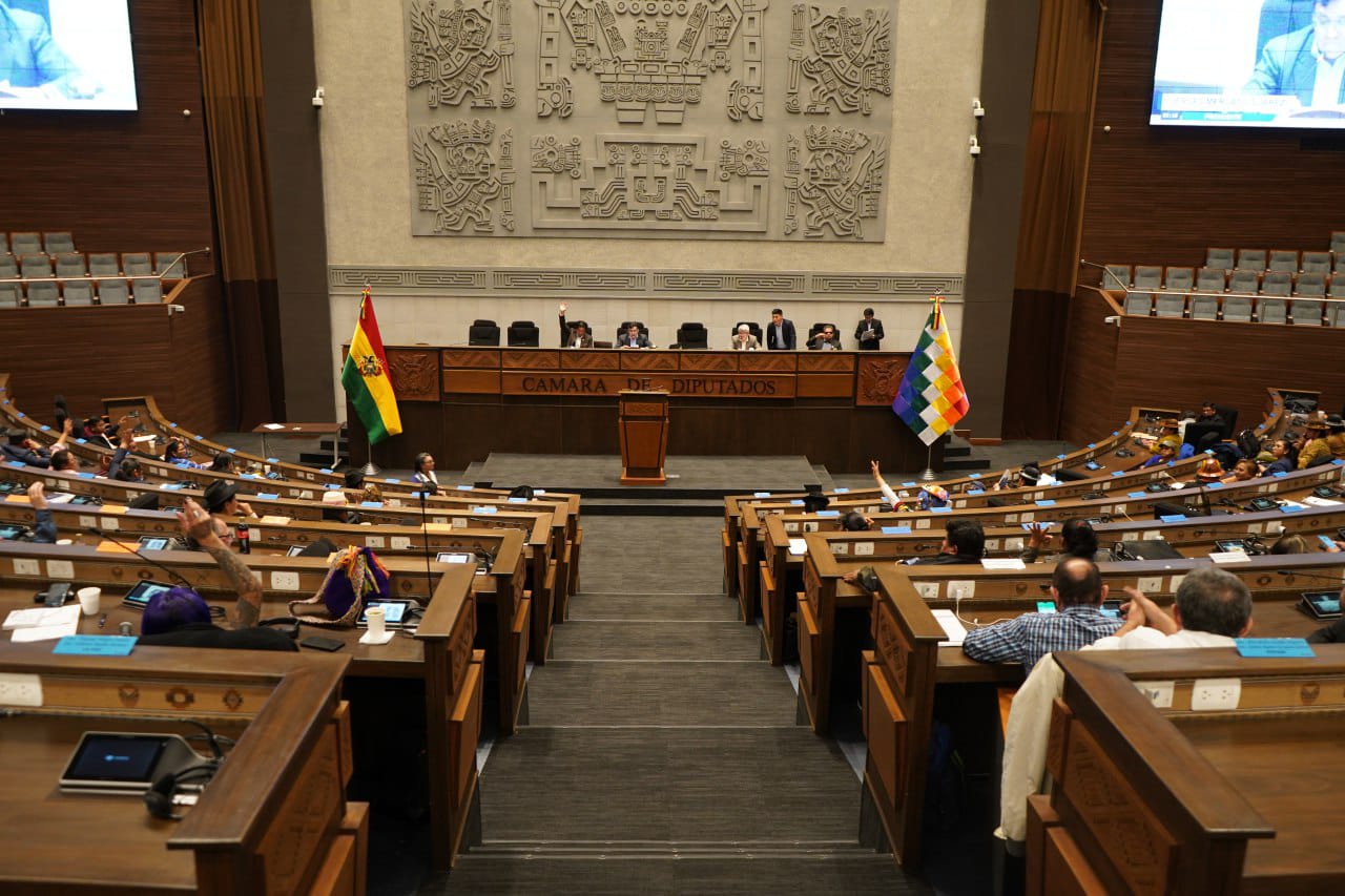 Dotación de tablets a diputados se constituye en un plus de la empresa contratada para el servicio de internet