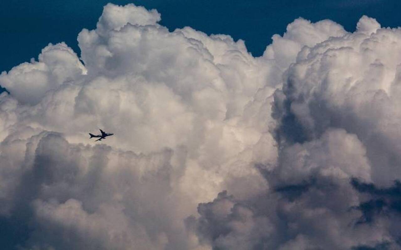 Avión Hércules está listo para sobrevuelo y bombardeo de nubes en Cochabamba