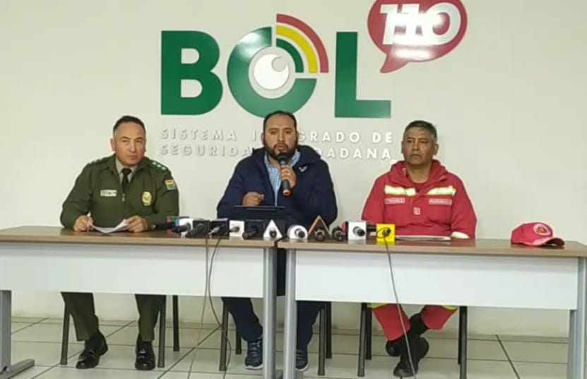 Otros 25 efectivos policiales se suman al combate contra incendios en Palos Blancos y San Buenaventura
