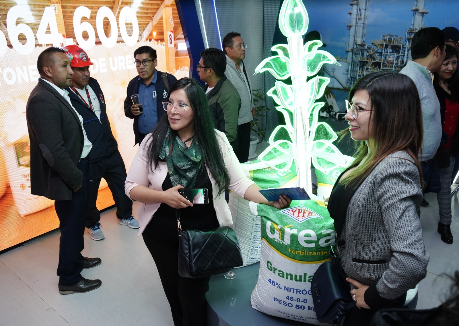 YPFB exhibe avances en exploración e industrialización en la Fipaz