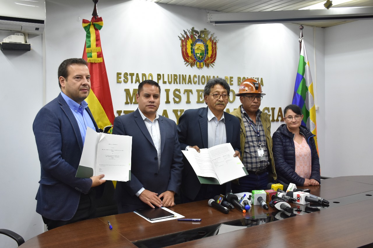 Gobierno y ONUDI suscriben acuerdo para reducir las emisiones del mercurio 