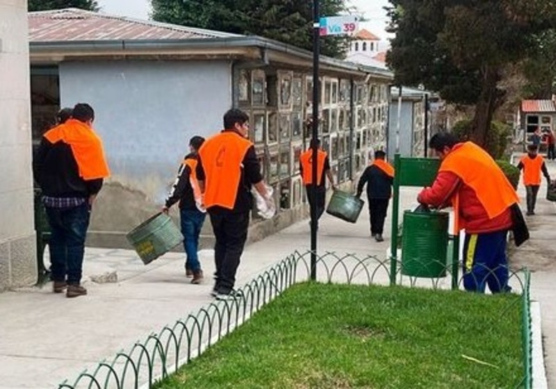 Policía arresta en La Paz a más de 160 personas por infringir las normas