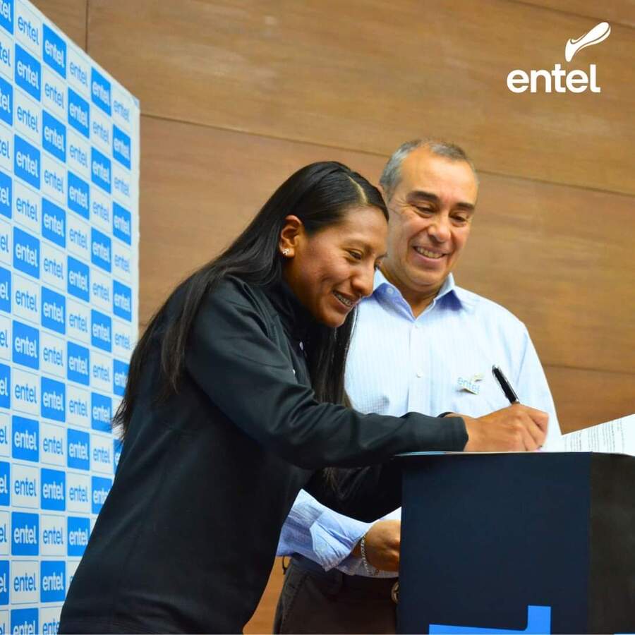 Entel patrocina a la fondista Jhoselyn Camargo para su participación en los Juegos Olímpicos de Paris