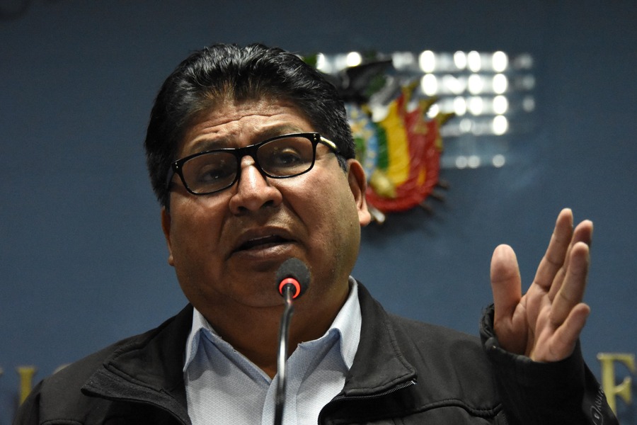 Defensa Civil: Bomberos trabajan por tierra y aire para sofocar los incendios en La Paz, Santa Cruz y Beni