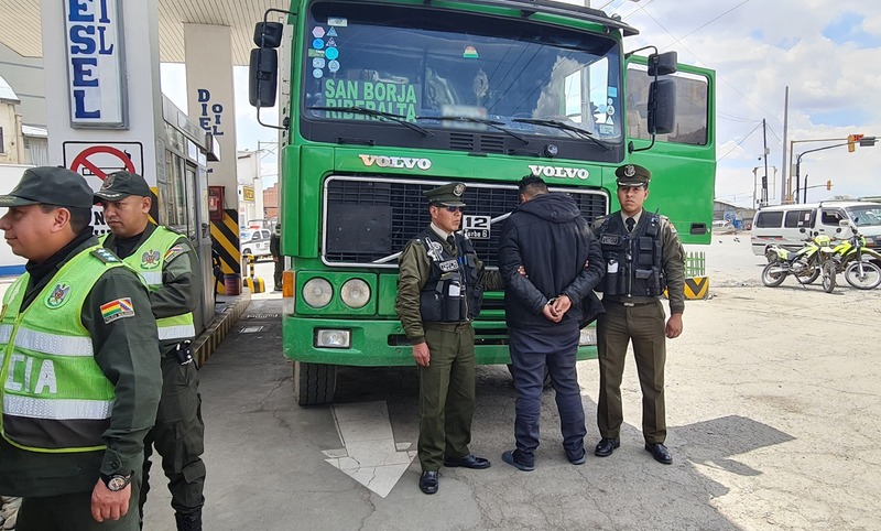 Aprehenden a conductor que cargó más de 10.000 litros de combustible en El Alto, suman 30 los casos