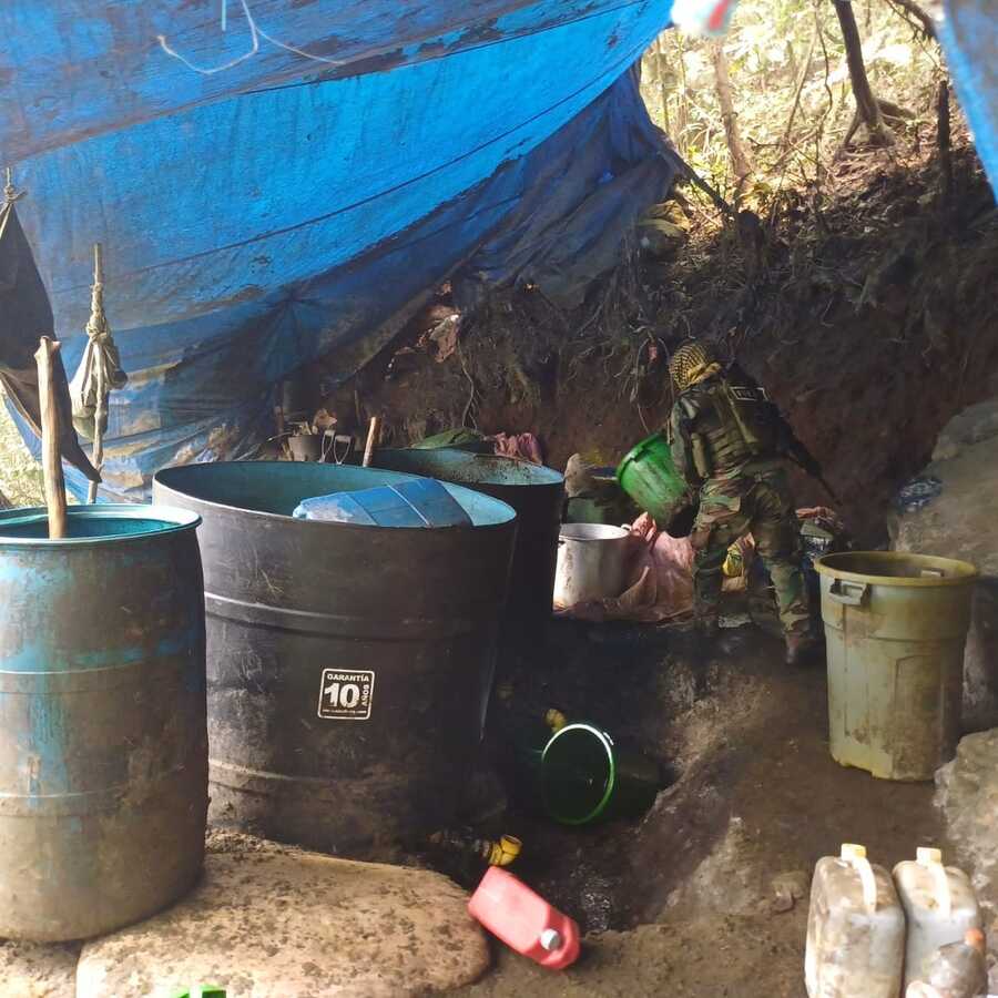 Fuerza antidroga detecta y destruye seis fábricas de cocaína en Cochabamba y Santa Cruz 
