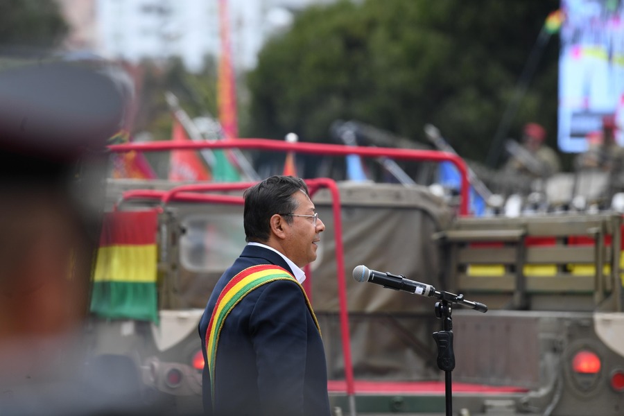 Arce insta a las FFAA y Policía a construir la Comunidad de Inteligencia Nacional para preservar la soberanía