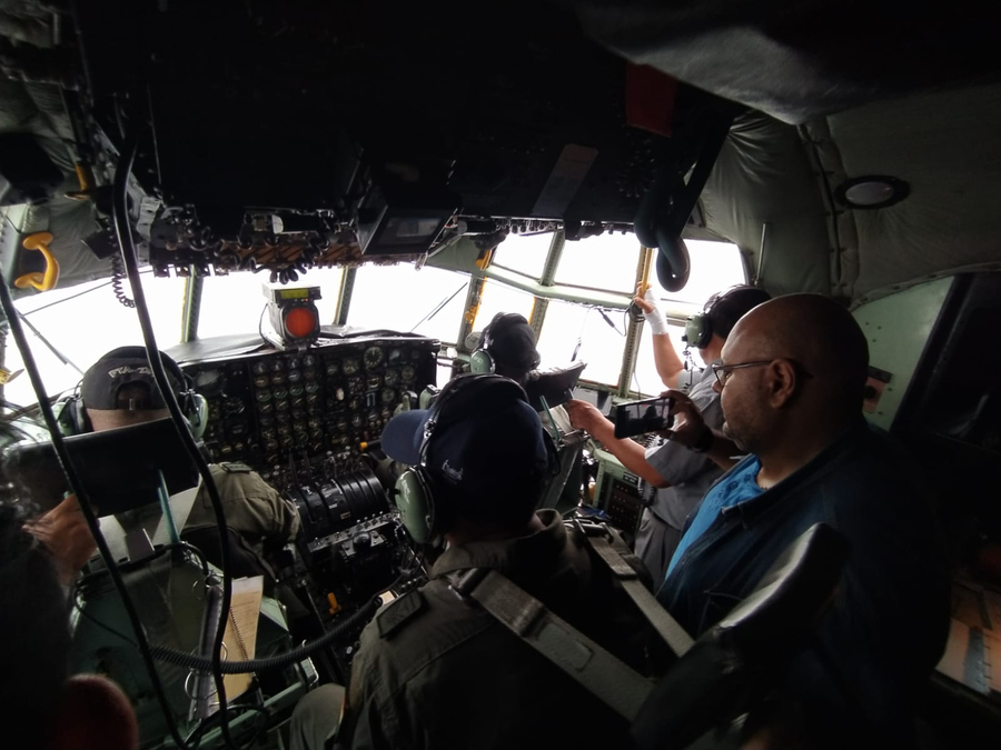 Avión Hércules listo para bombardear nubes en Santa Cruz