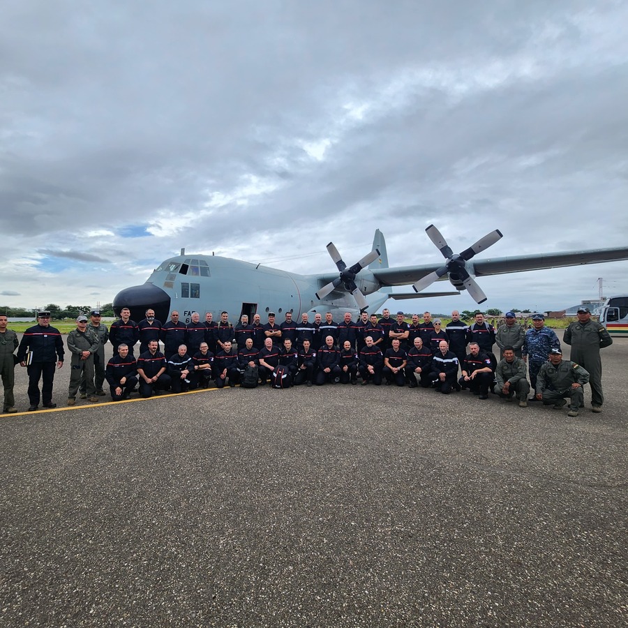 Llegan a Bolivia 40 bomberos forestales de Francia para reforzar la lucha contra los incendios 